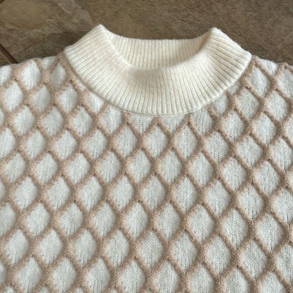Oatmeal Diamond Knit Sweater - Picture 9 of 11